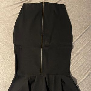 Madrag black Skirt , Never Worn Size (M)